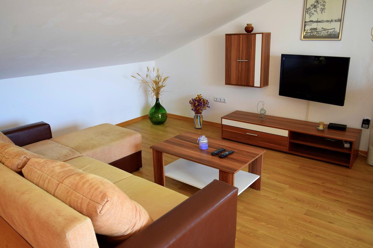 Peter Pan Apartments Palit Esterno foto